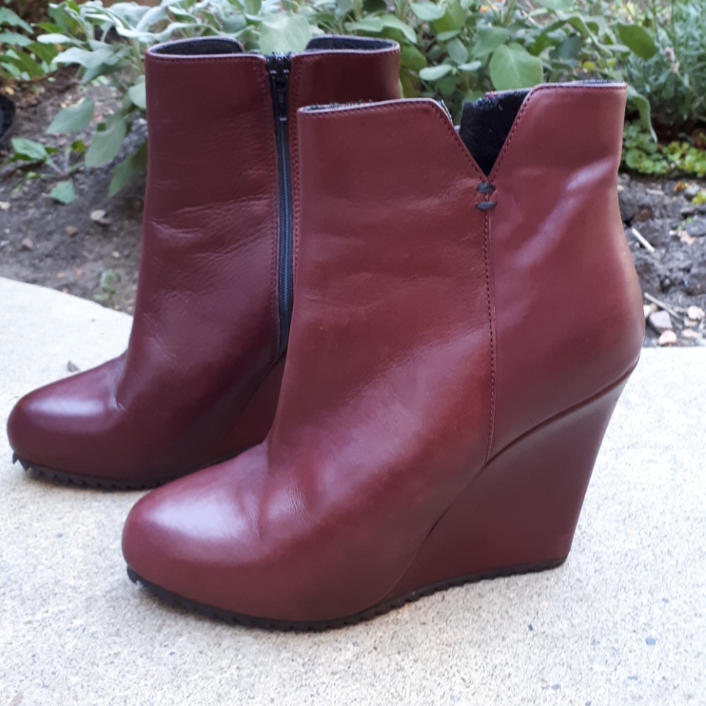 Massimo Italian Leather burgundy booties like new